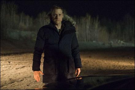 Resident Alien 107 01 (1200x800, 86 kБ...)